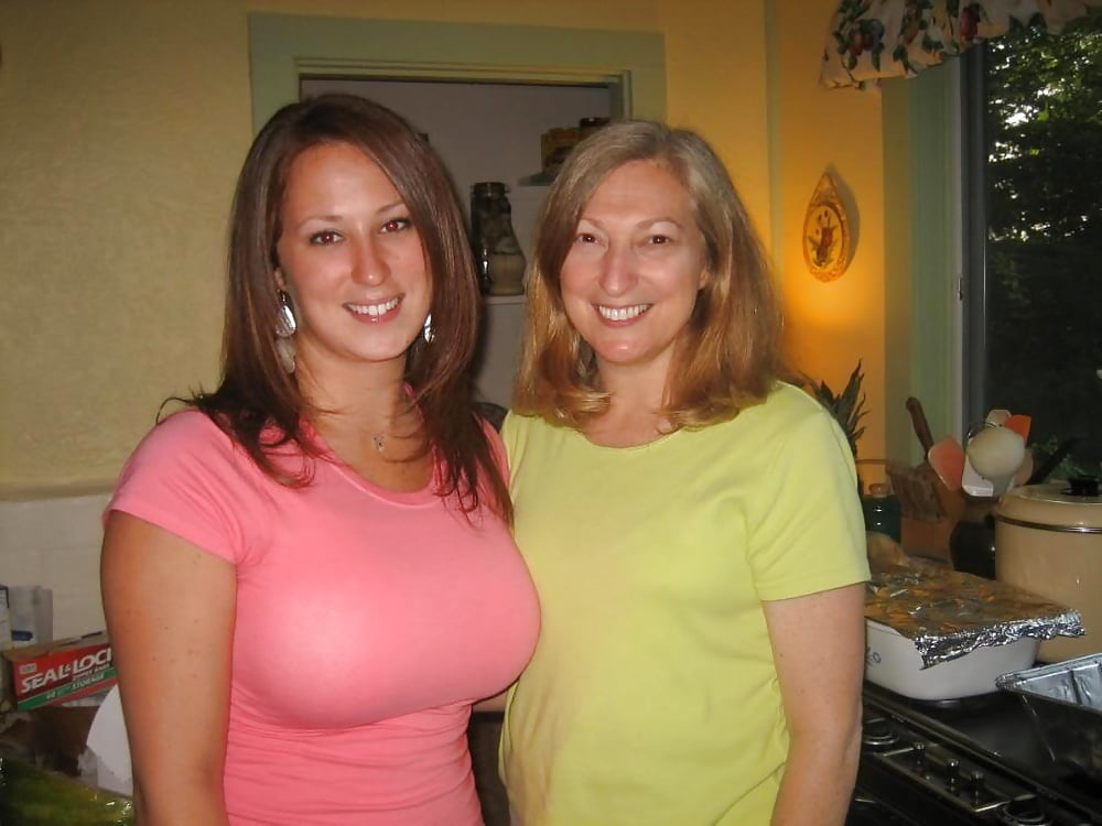 Milf in threesome with friend