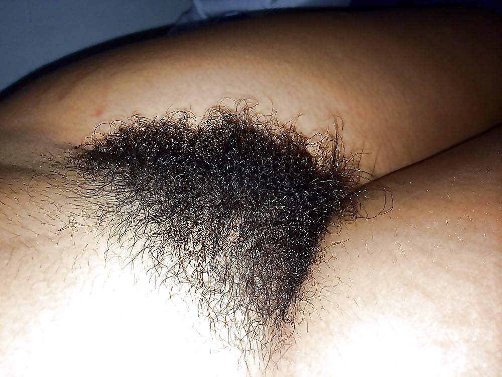 Playing with extreme hairy bush clit pic