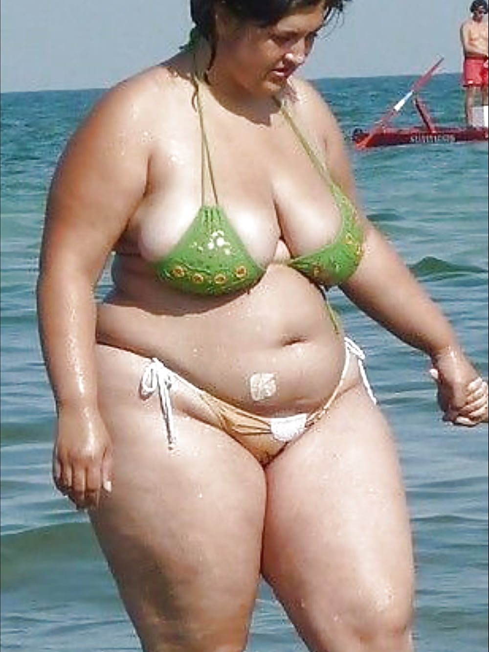 Голая толстая женщина вообще без комплексов 