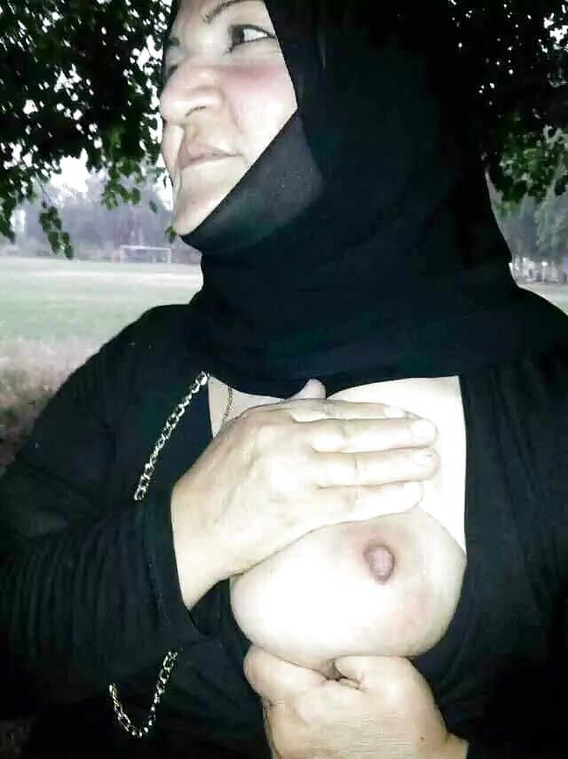 Sexy hijab girl big boobs