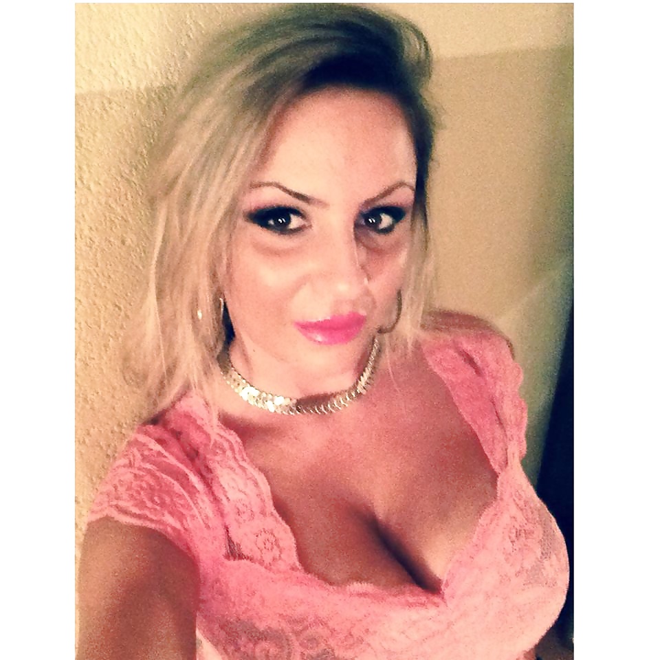 Free MILF Katerina from Macedonia photos