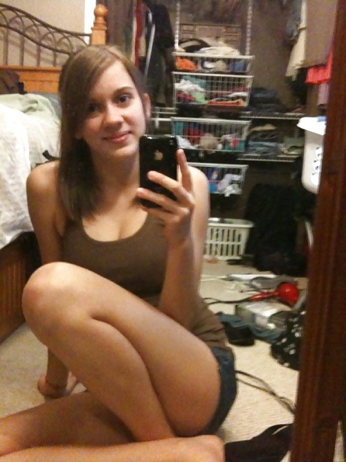 Free Teen cutie with trimmed pubes photos