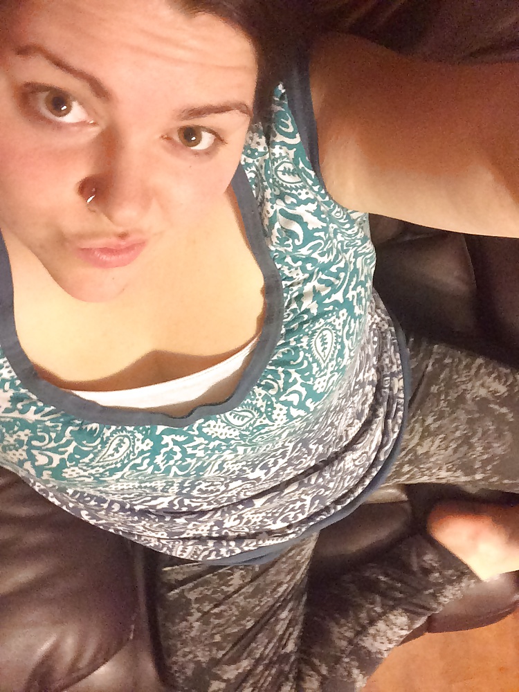 Free Emily's pierced tits photos