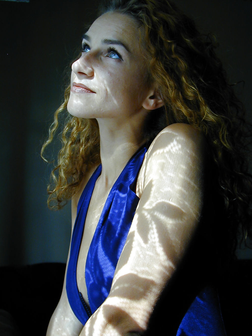 Free Hot Curly Woman Posing Infront Camera photos