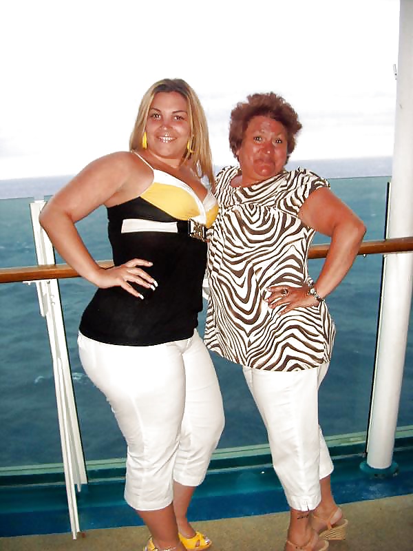 Free Busty Nanette 2 photos