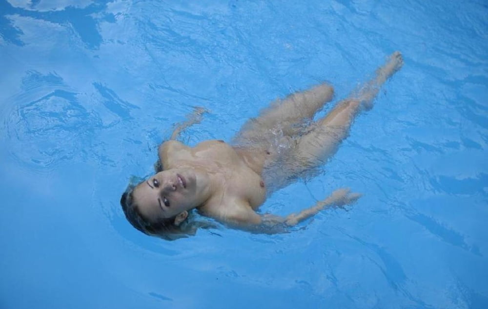 Nudity in the pool - 47 Photos 