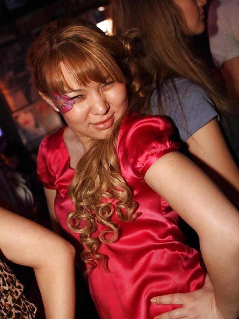 Free Kazakh girls party photos