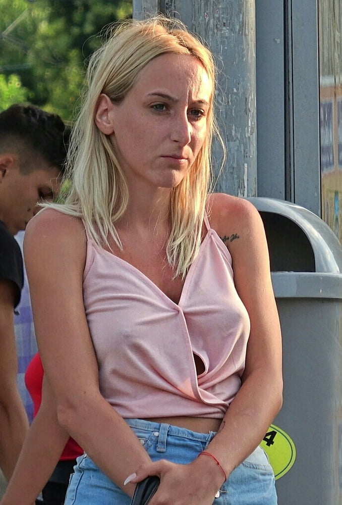 Pokies Braless