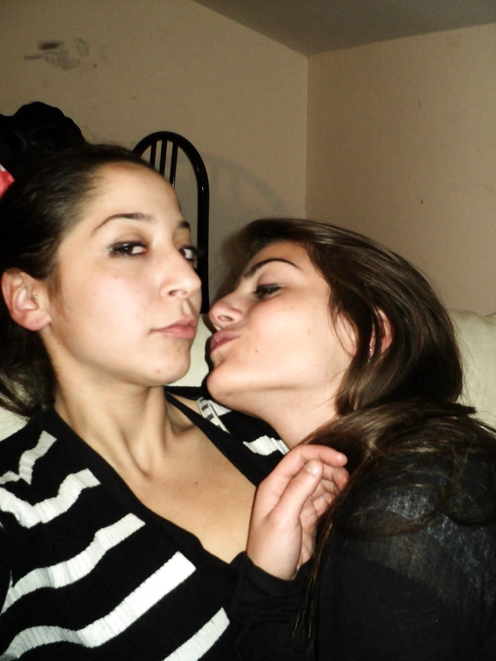 Free 3 sexy teens friends with a whore face photos