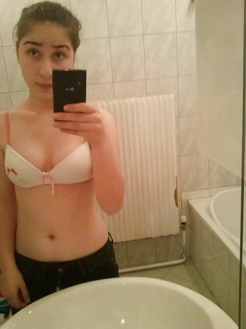 Free Turkish Turk Teen Ayse photos