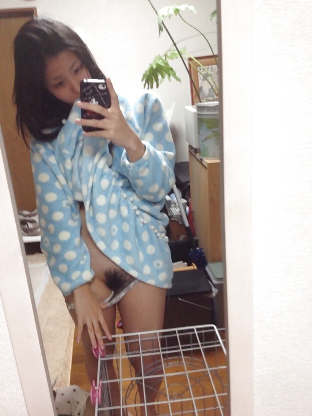 Free Super Cute Japanese Schoolgirl's naked selfies photos