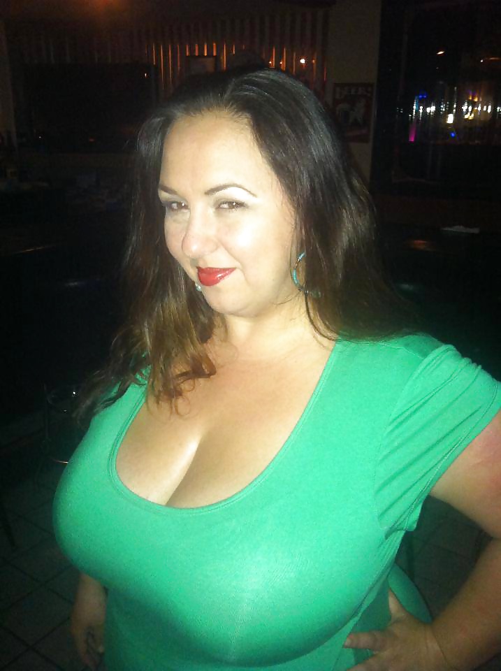 Free American Milf With Massive Tits photos