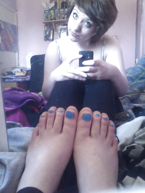 Free Nicole and her feet! photos