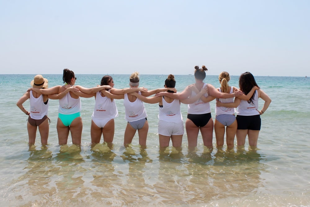 Free 625 - beach voyeur public nudity flashing bikini girls photos