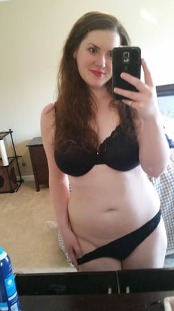 Sexy Housewife Selfie