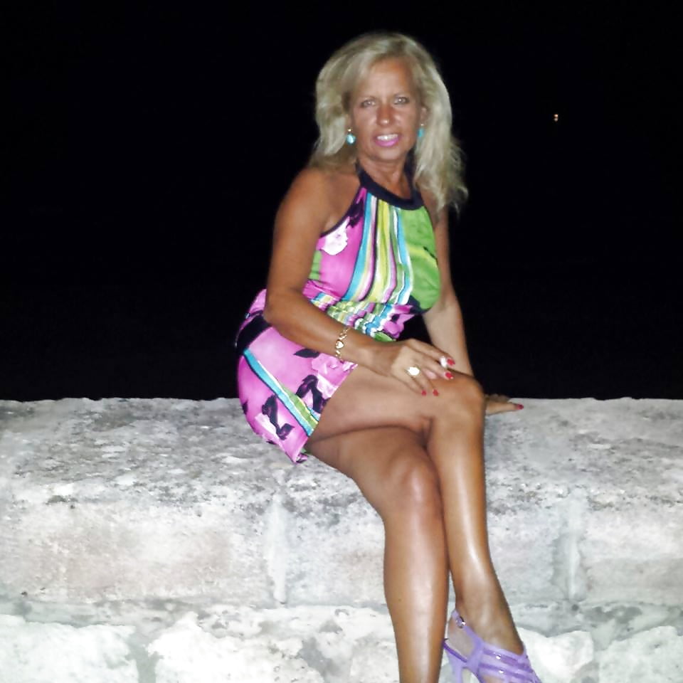 Free Italian MILF Viola fb photos