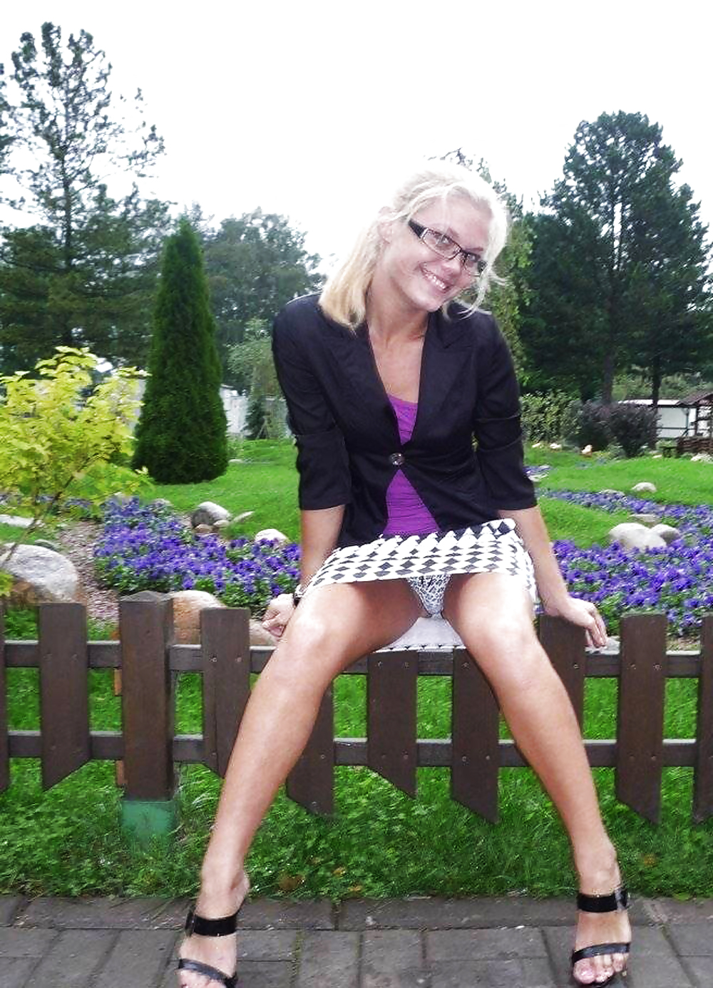 Free Young blonde Russenbitch photos