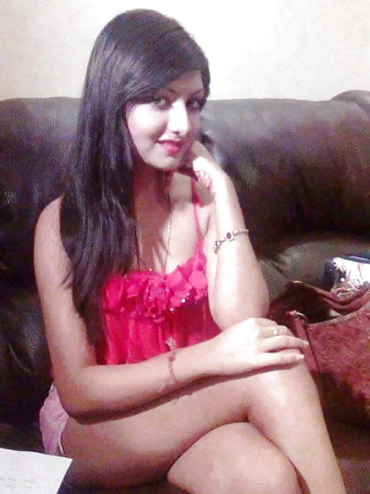 Free DESI INDIAN AUNTY photos