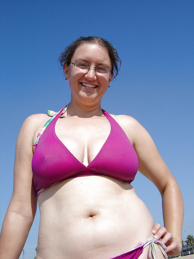 Free Chubby amateur in swimsuit photos