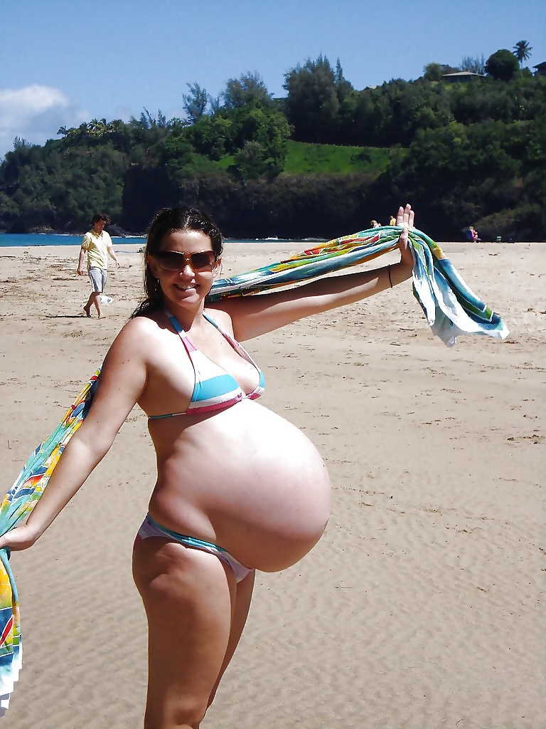 Free Pregnant Amateurs - Sexy In Bikinis! photos