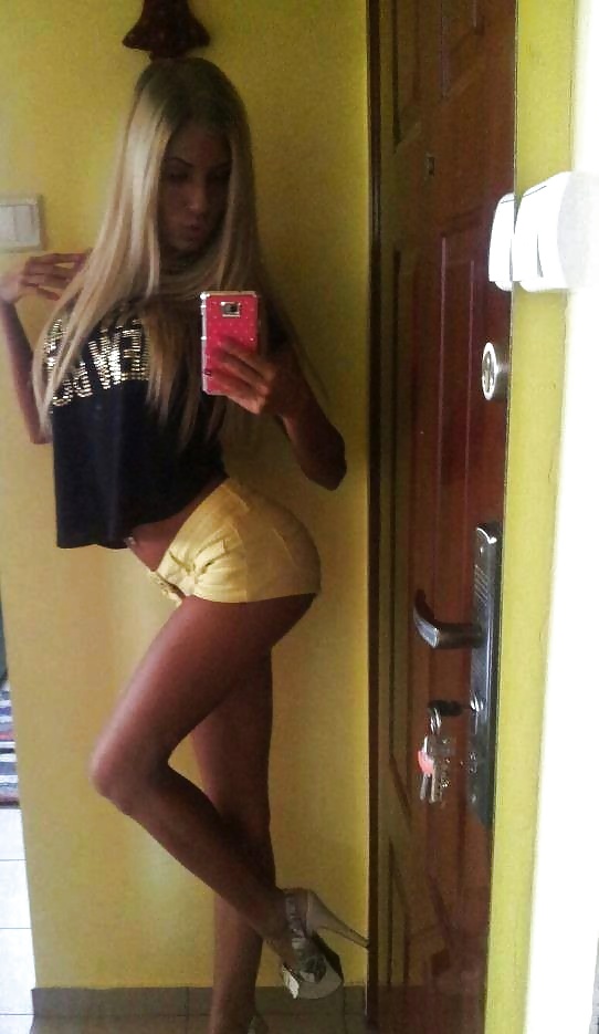 Free hot BIMBO clothed photos