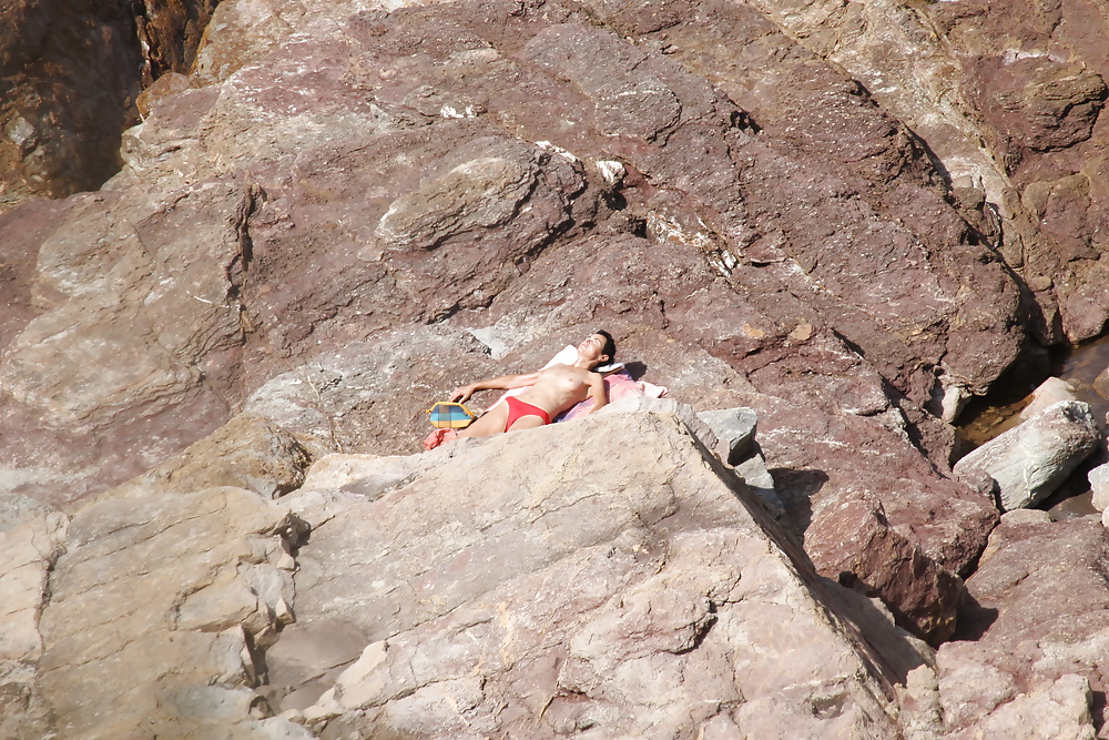 Free Mature in the beach 2 photos