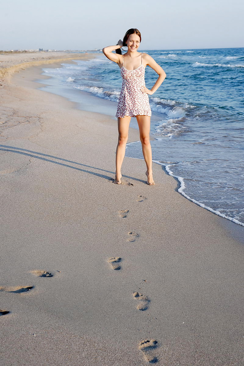 Free Must See Girls 1 photos