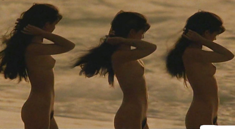 sees-girl-phoebe-essex-naked-paradise-video-bikini