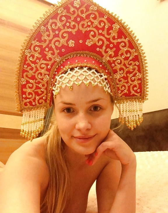 Free Amateur Russian girl posing photos