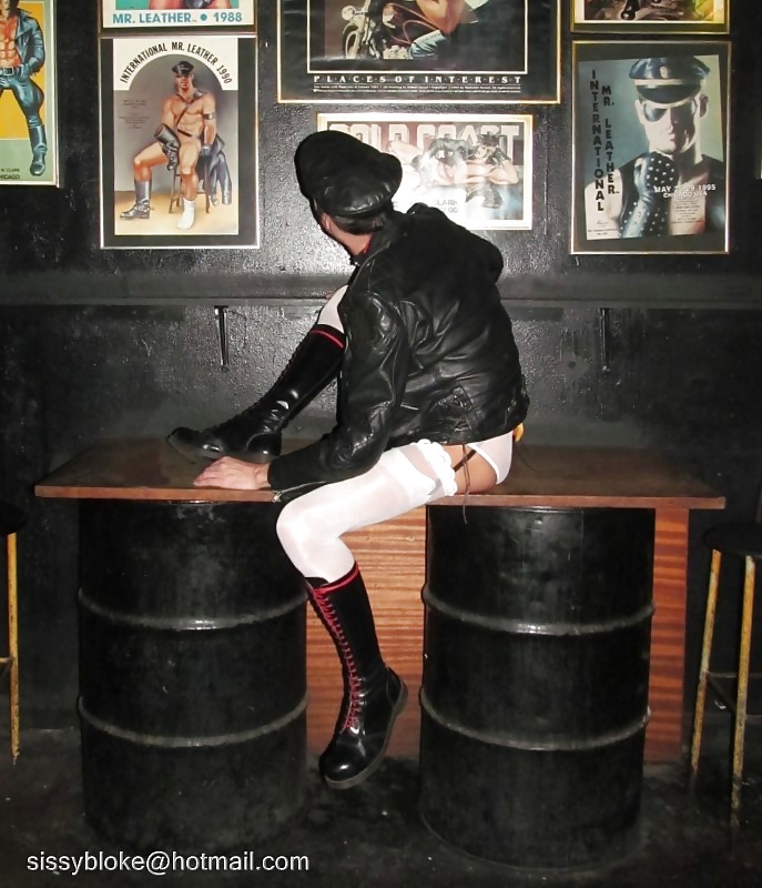 Free sissy crossdresser in the macho leather bar photos