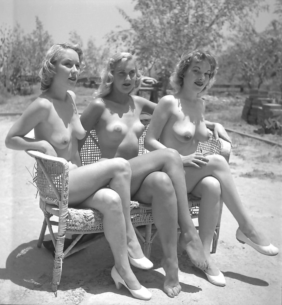 Free Groups Of Naked People - Vintage Edition - Vol. 9 photos