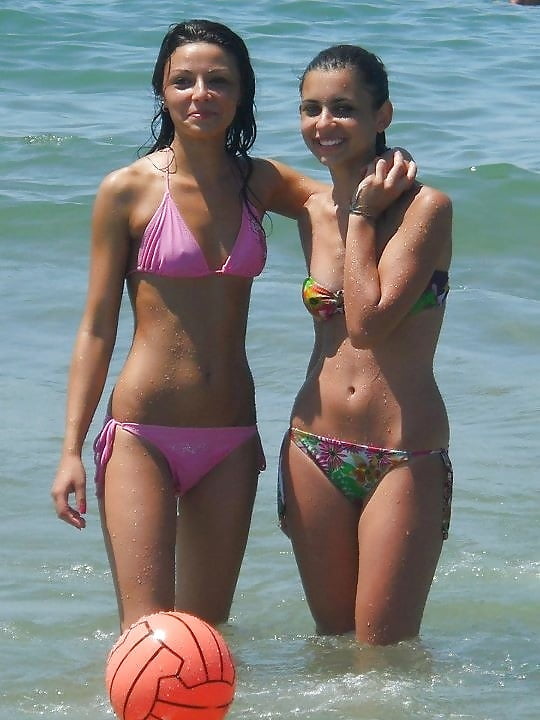 Free Italians teens dressed bikini - Petites salopes italiennes photos