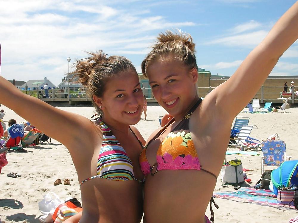 Free Lesbian Girls on Beach photos