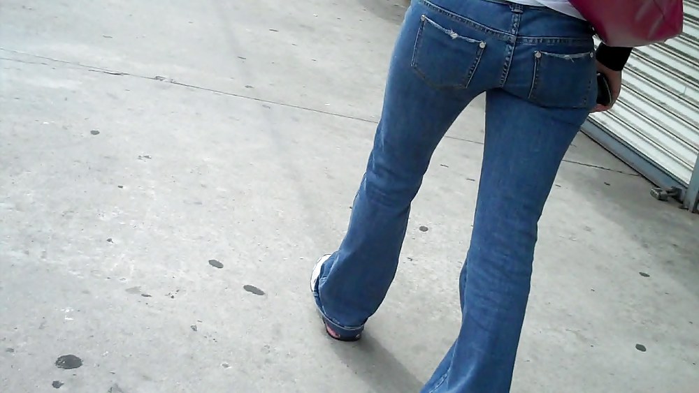 Free Butts ass & rear ends in tight blue jeans photos