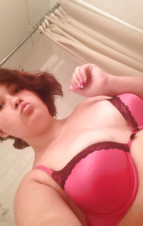 Chubby bbw amateur teen in pink and white bra