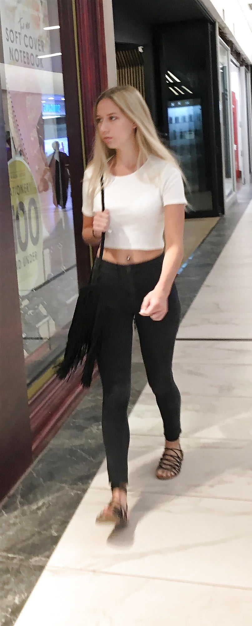 Free Beautiful blonde mall slut wide ass photos