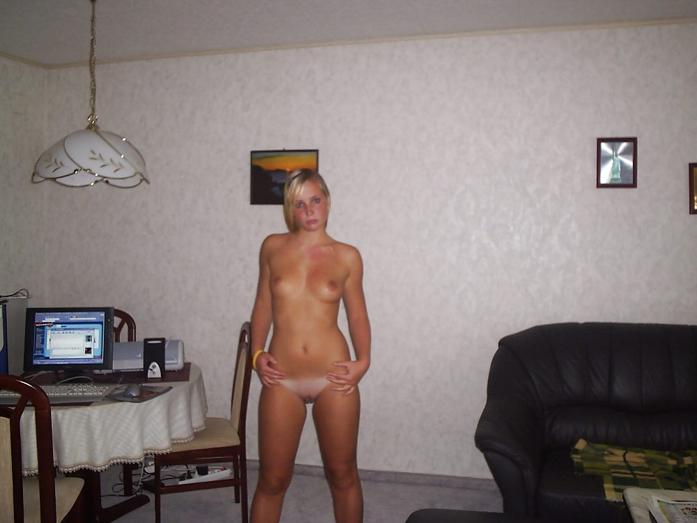 Free amateur blondes sandra nude photos