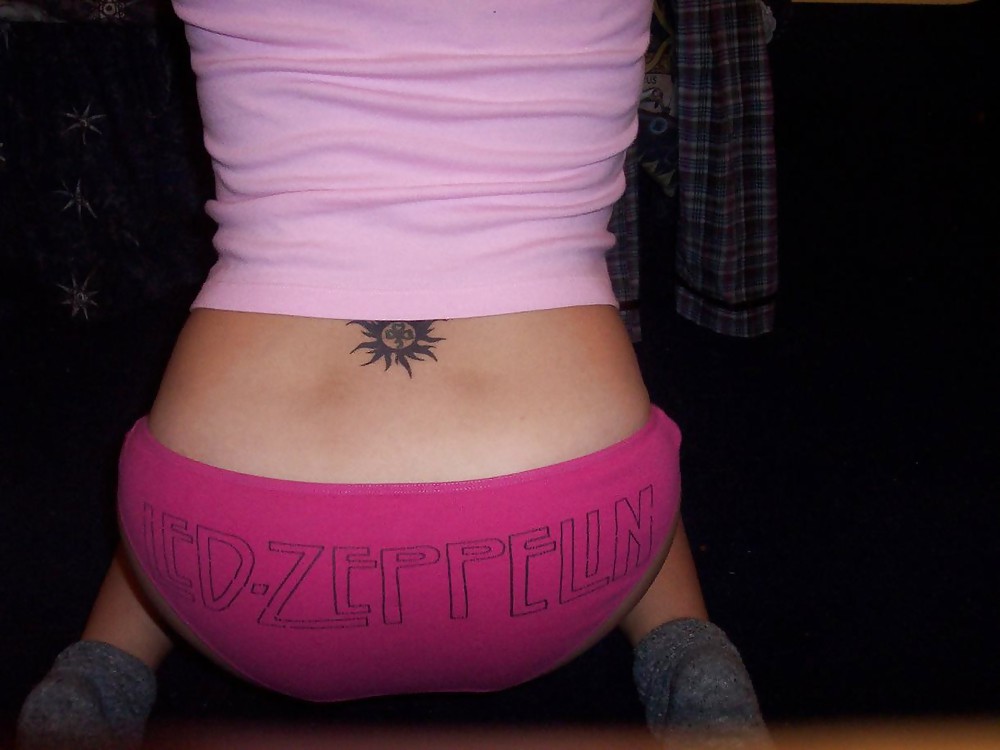 Free SingleStonerBabe From JoinUnTrue.com photos