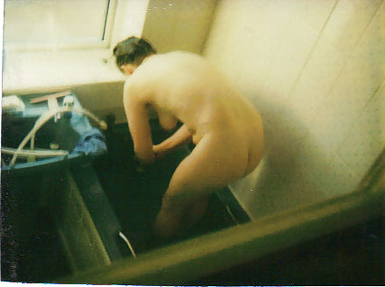 Free Hayley's bathtime photos