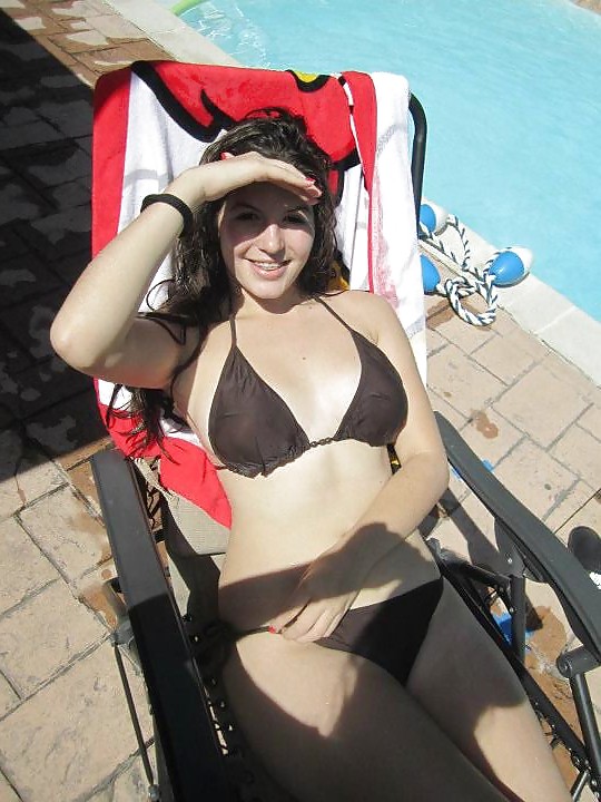 Free Mississauga, Canada girl and her few friends- Facebook photos