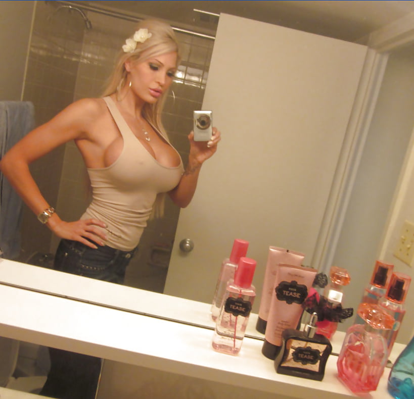 Free Naked Sluts Selfies 002 photos