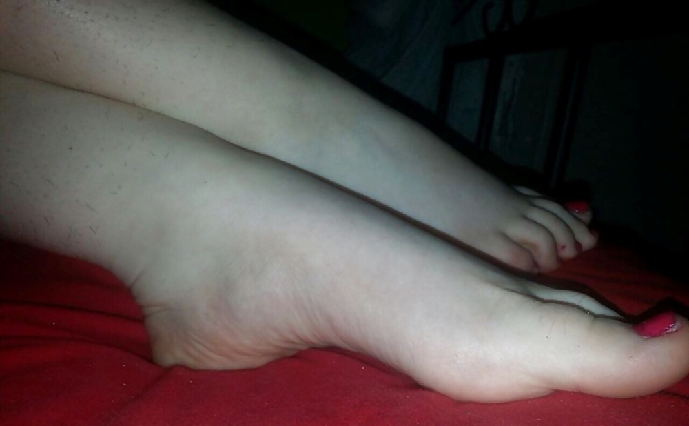 Free Antonia's sexy feet (part 2) photos