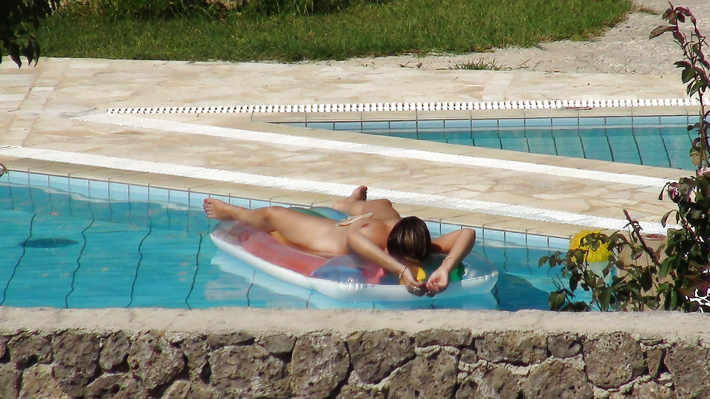 Free sunbathing voyeur photos