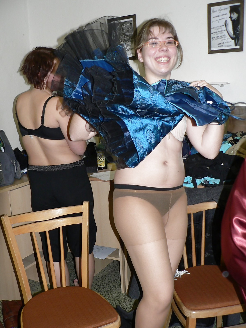 Free candid voyeur public flashing tits panties party - girls photos