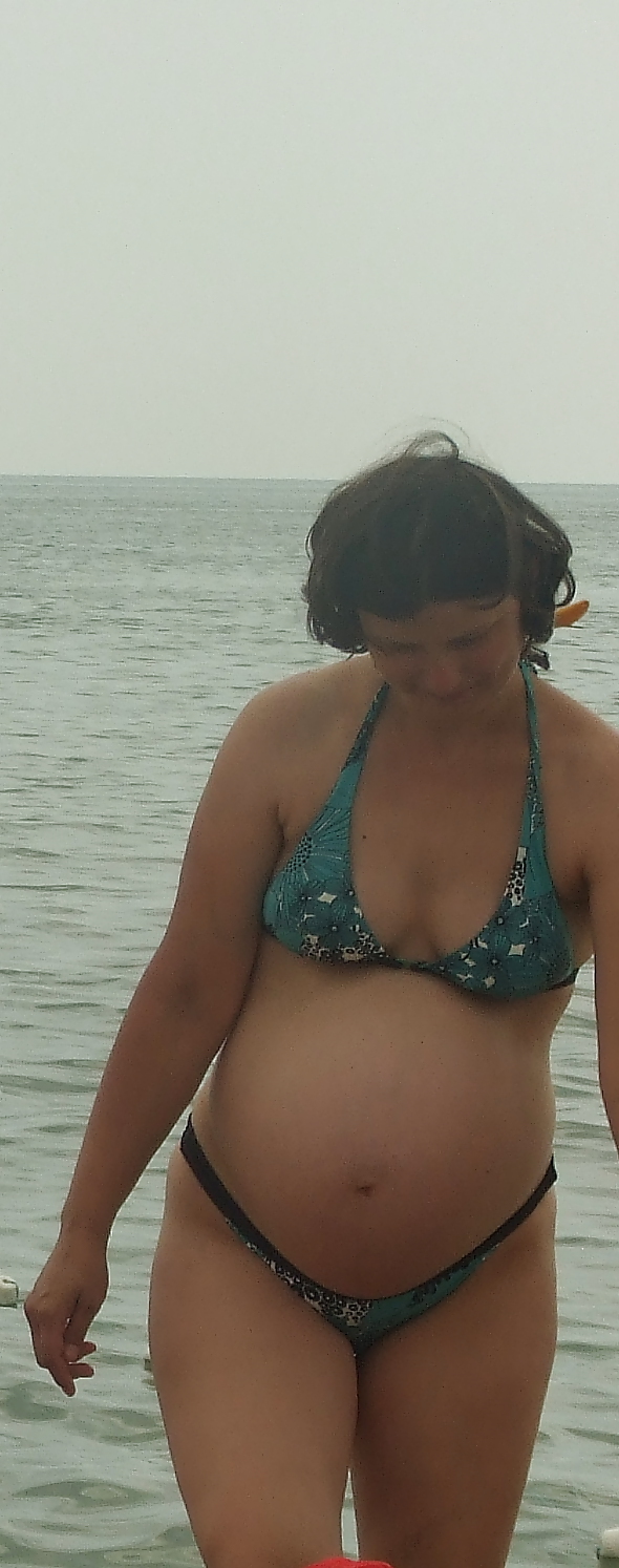 Free Romanian amateur pregnant wife photos