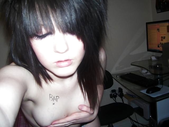 Free Emo Girls 5 photos