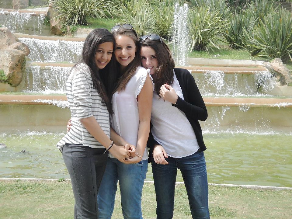 Free Alienor & Her Friends photos