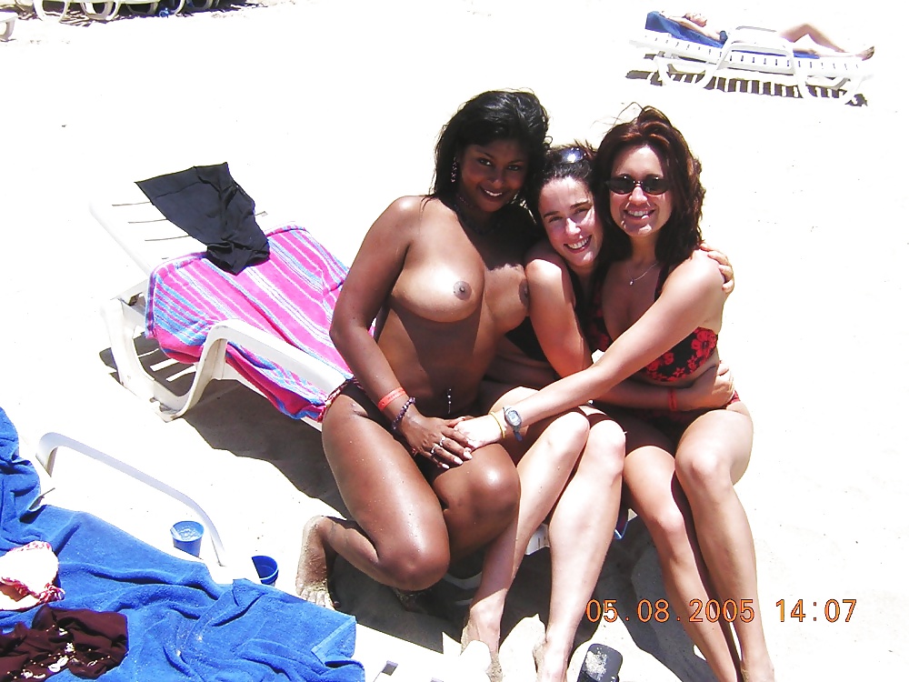 Free Topless Indian Babe at the Beach photos