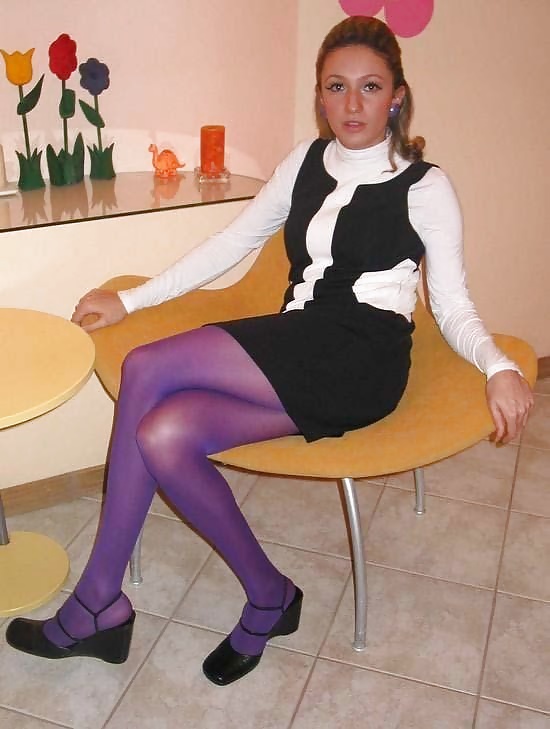 Free Amateurs In Coloured Pantyhose 2 photos