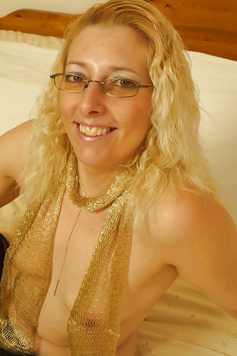 Free Milf fucked while hubby watches photos